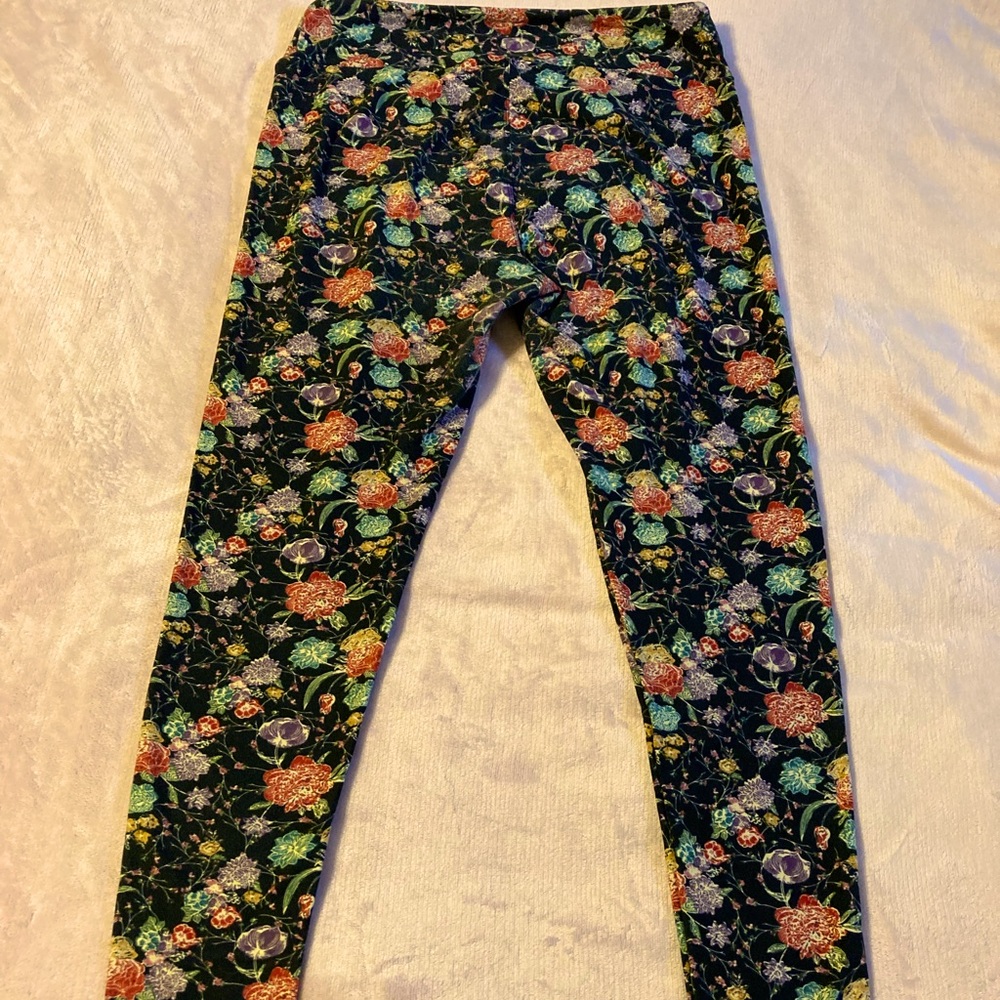 LuLaRoe Tall & Curvy Leggings EUC